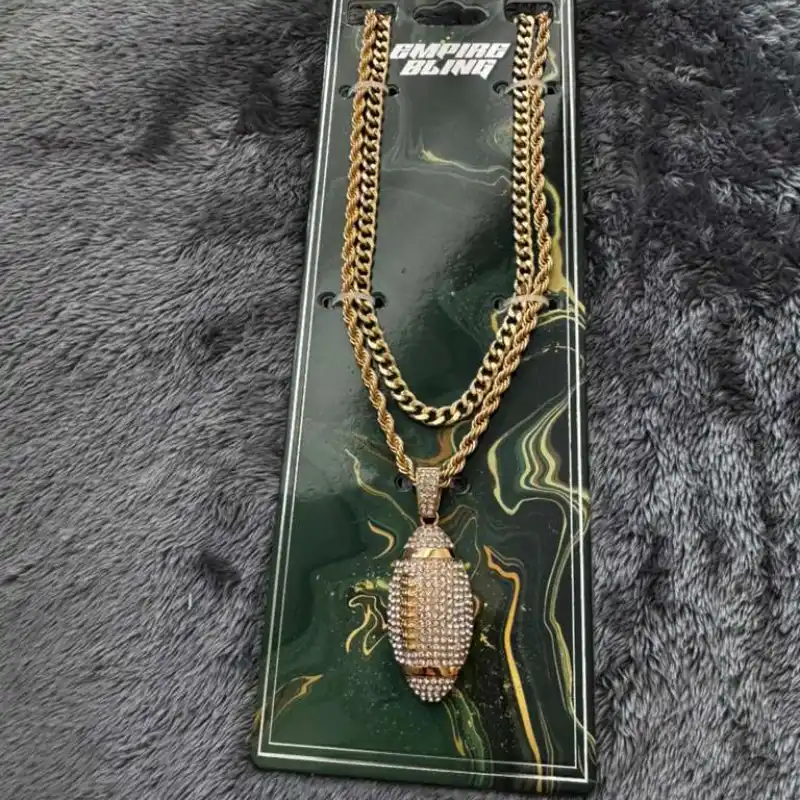 Juego de cadenas con dije de balón