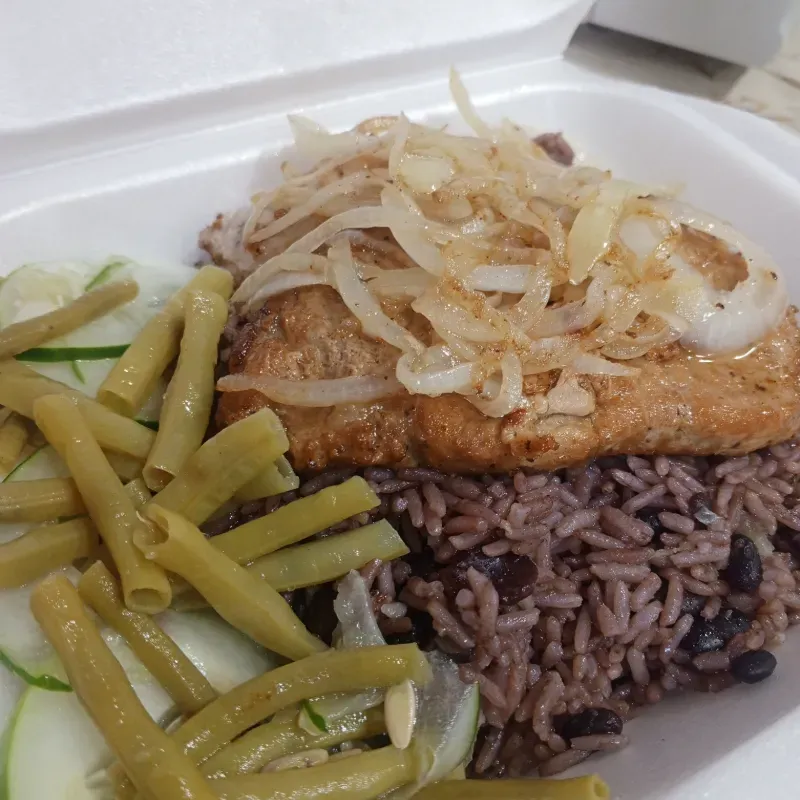 Lomo de cerdo encebollado