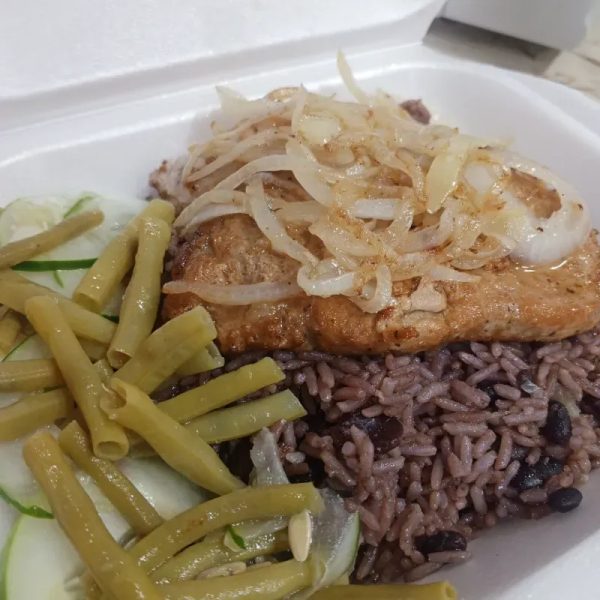 Lomo de cerdo encebollado
