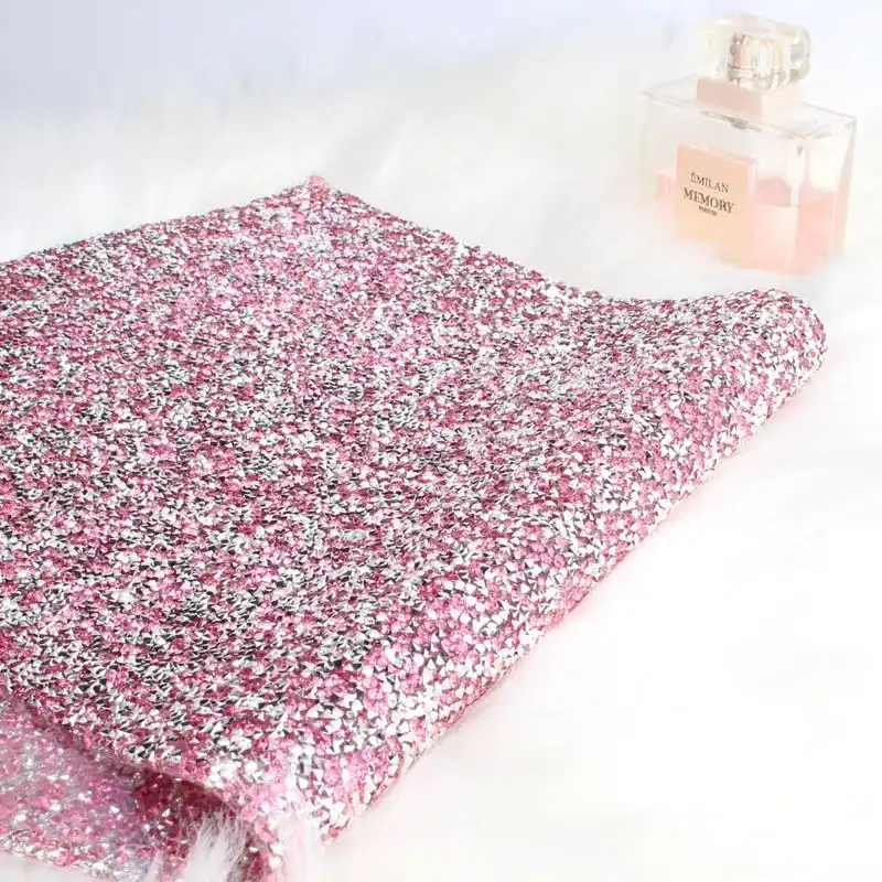 MANTEL CON PIEDRAS DE DECORACIÓN