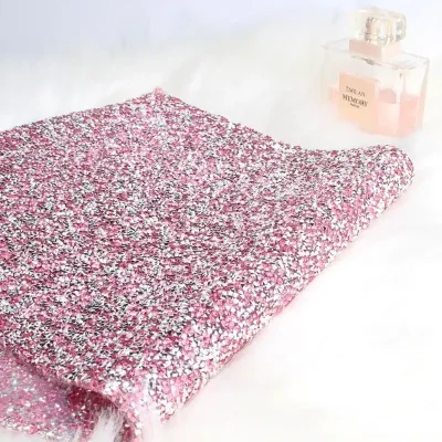 MANTEL CON PIEDRAS DE DECORACIÓN