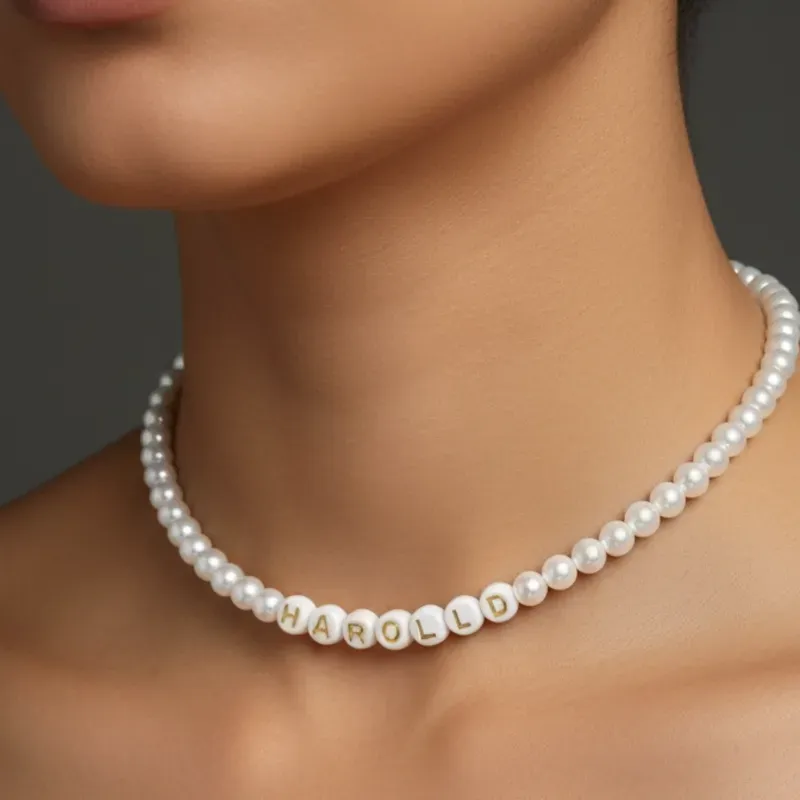 Collar de perlas blancas personalizado