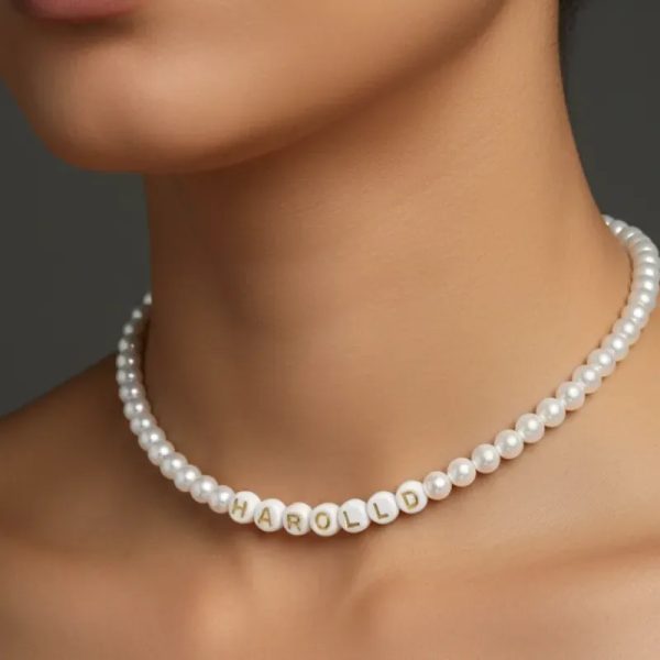 Collar de perlas blancas personalizado