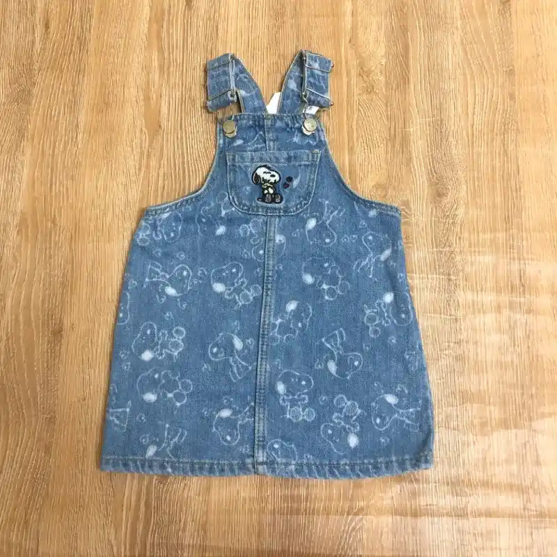 Overol de mezclilla con Snoopy