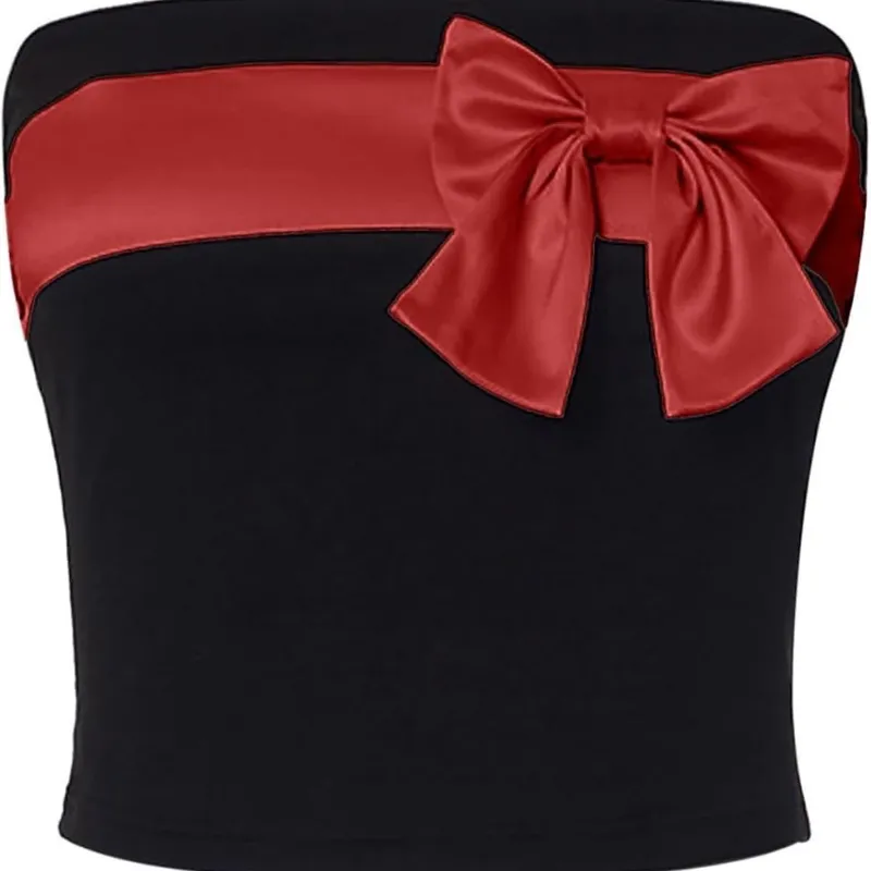 Top negro con lazo rojo