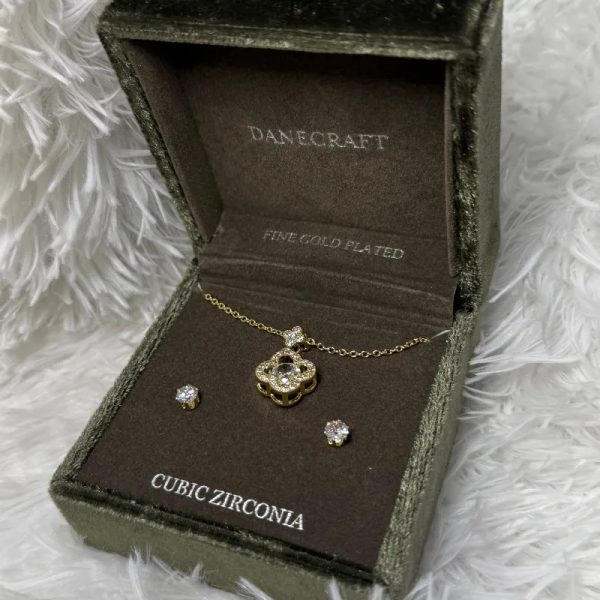 Cadena estilo van cleef y pendientes