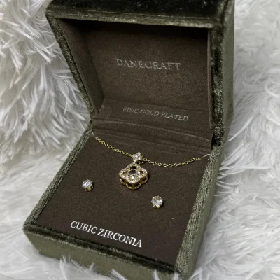 Cadena estilo van cleef y pendientes