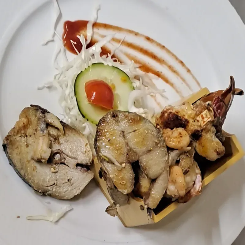 Pescado grillé en salsa de mantequilla y limón
