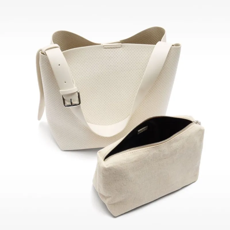 Bolso de Hombro Mediano con Perforaciones