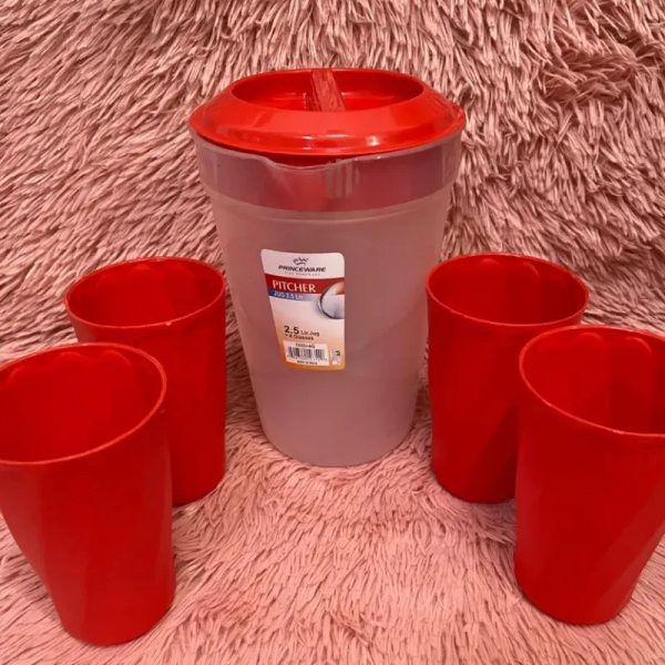 Juego de jarra y vasos plásticos