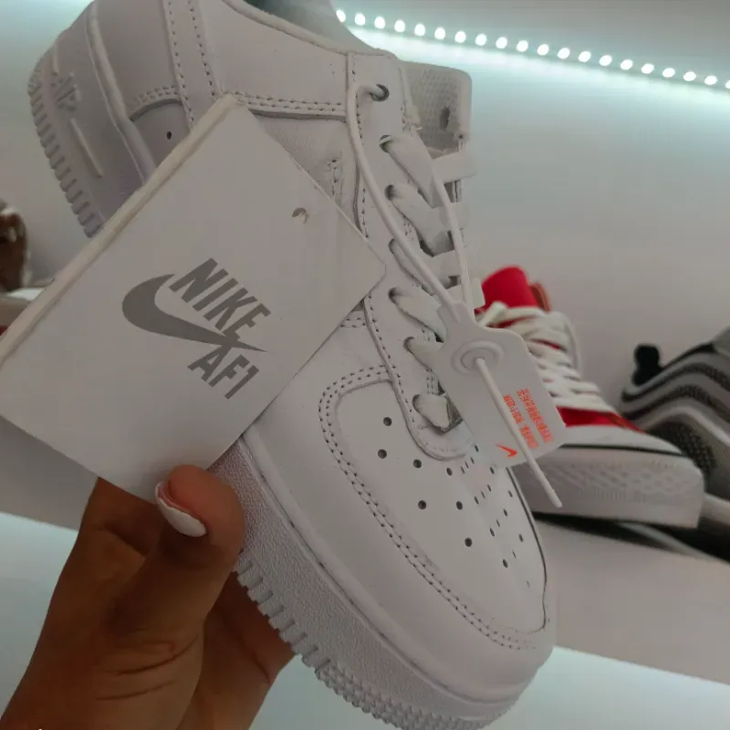 NIKE AF1