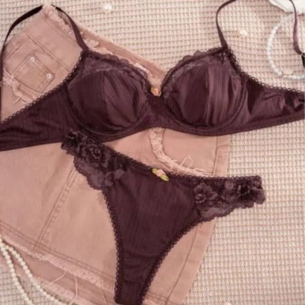 Conjunto marrón con rosa