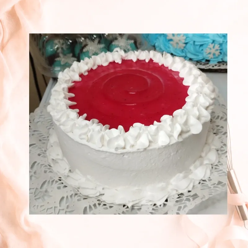 Tarta de nata y fresa