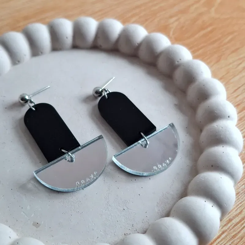 Pendulo negro y plateado