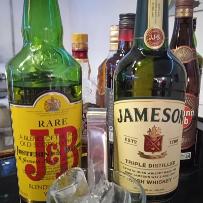 Whisky J*B  y Jameson