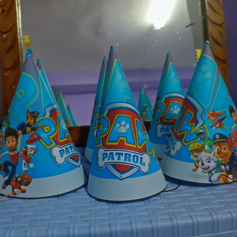 12 GORROS DE CUMPLEAÑOS (PAPEL)