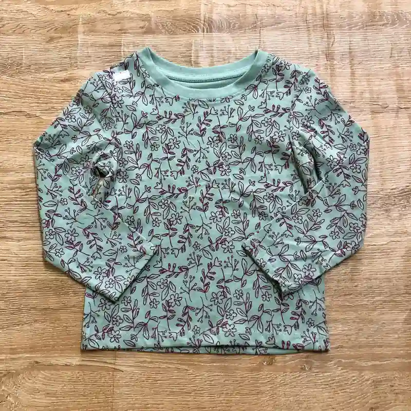 Enguatada color verde y violeta con flores