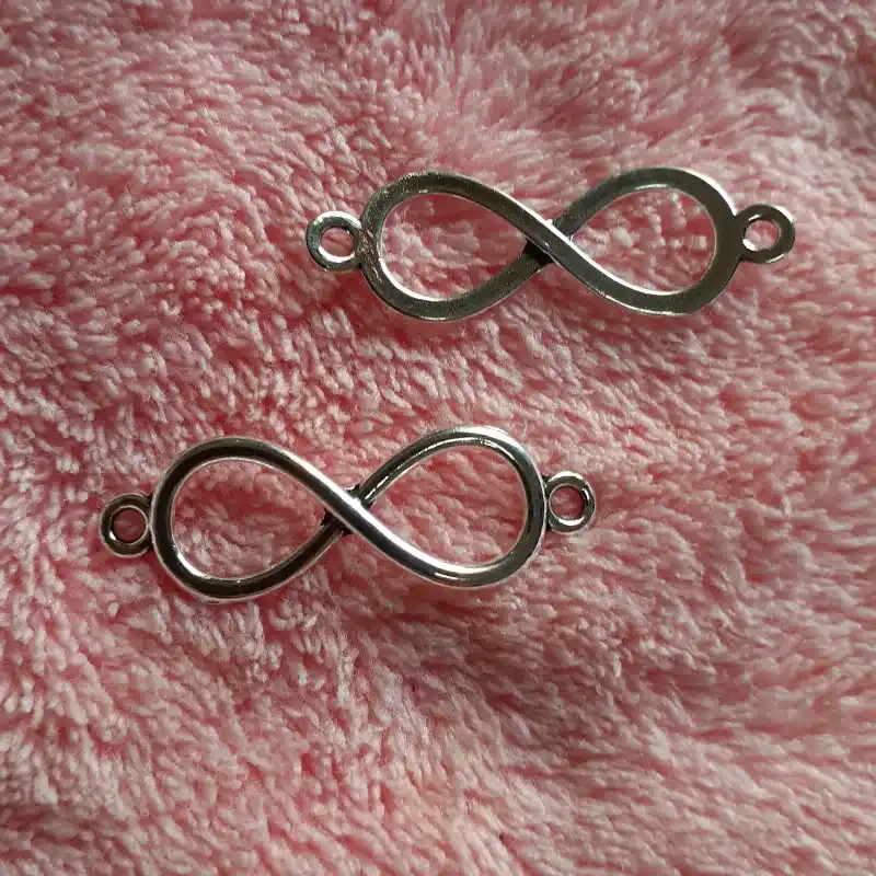 Dije Conector infinito sencillo