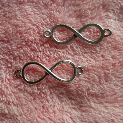 Dije Conector infinito sencillo