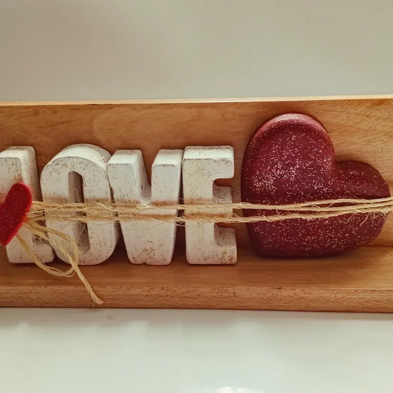 Love con base de madera