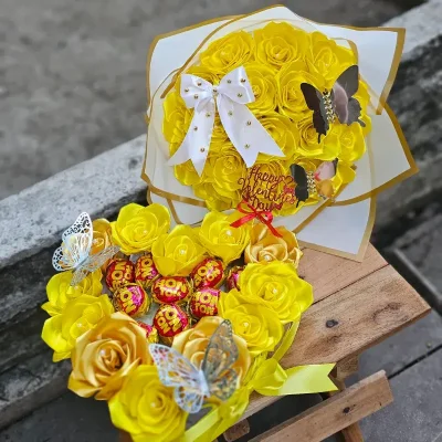 Conjunto de Caja de Corazón y Ramo de rosas 
