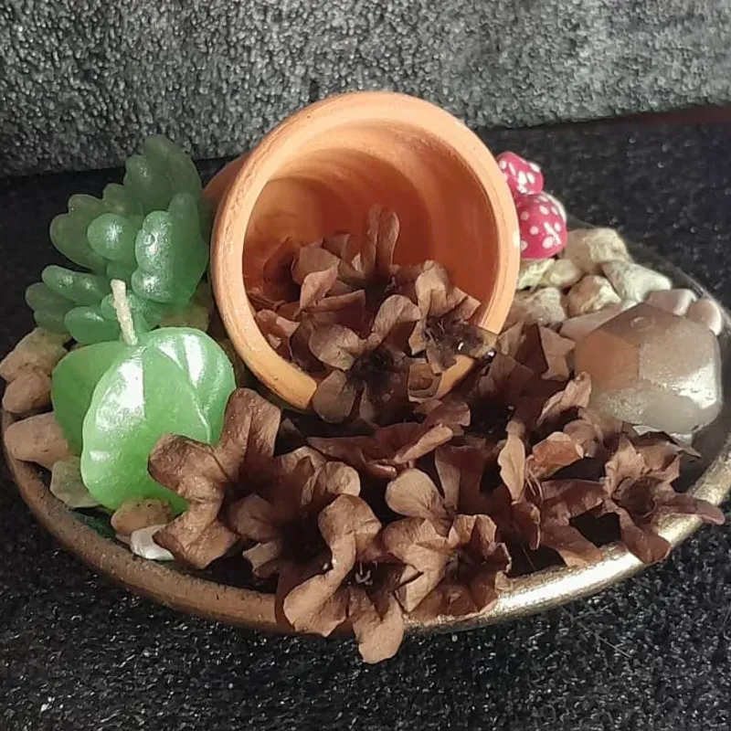 Porta incienso con naturaleza muerta