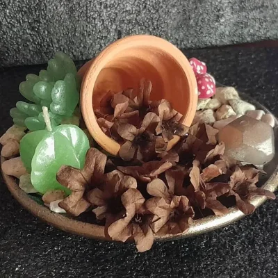 Porta incienso con naturaleza muerta