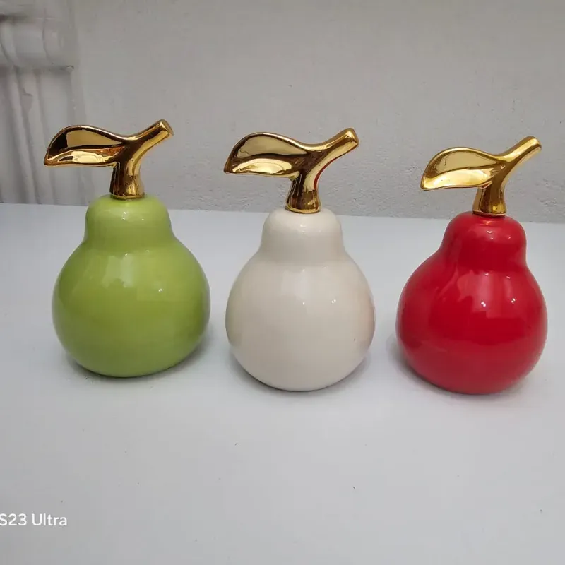 Pera pequeña de tallo (Adornos)