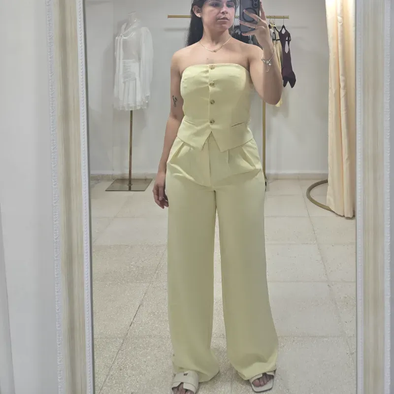 Set pantalón y top strapless amarillo pastel