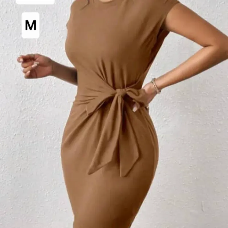 Vestido café con nudo