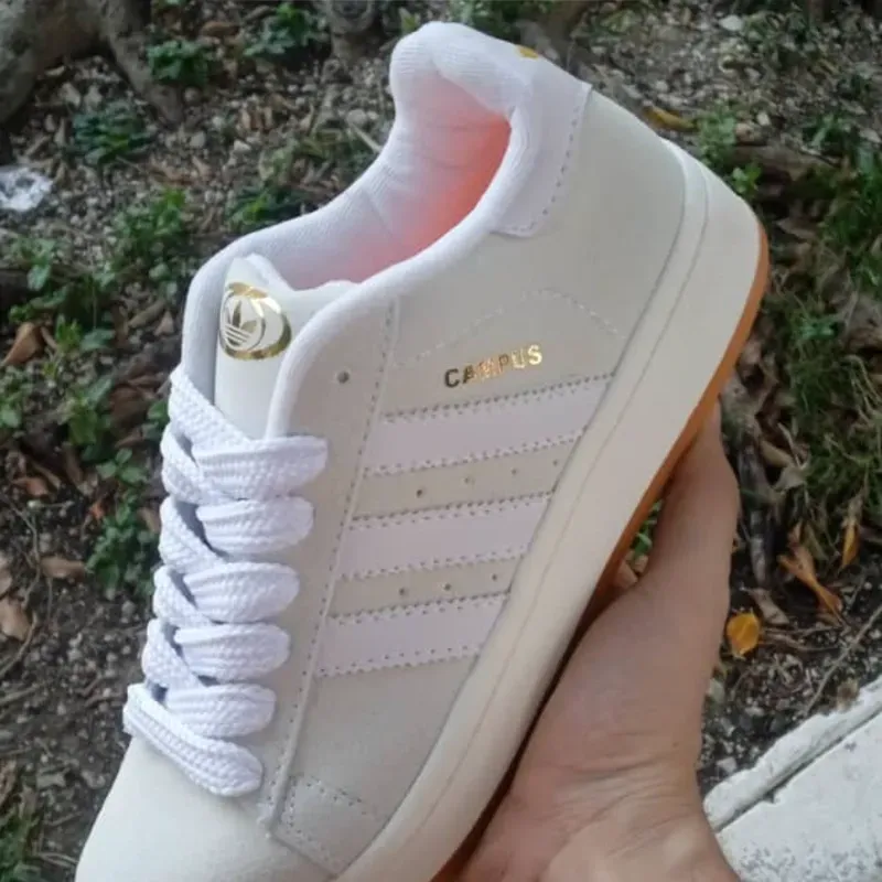 Adidas Campus hueso y dorado