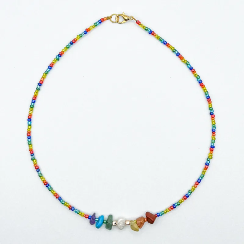 Collar con detalle de piedras semipreciosas y perla de cultivo