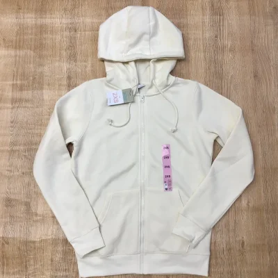 Abrigo con capucha color hueso