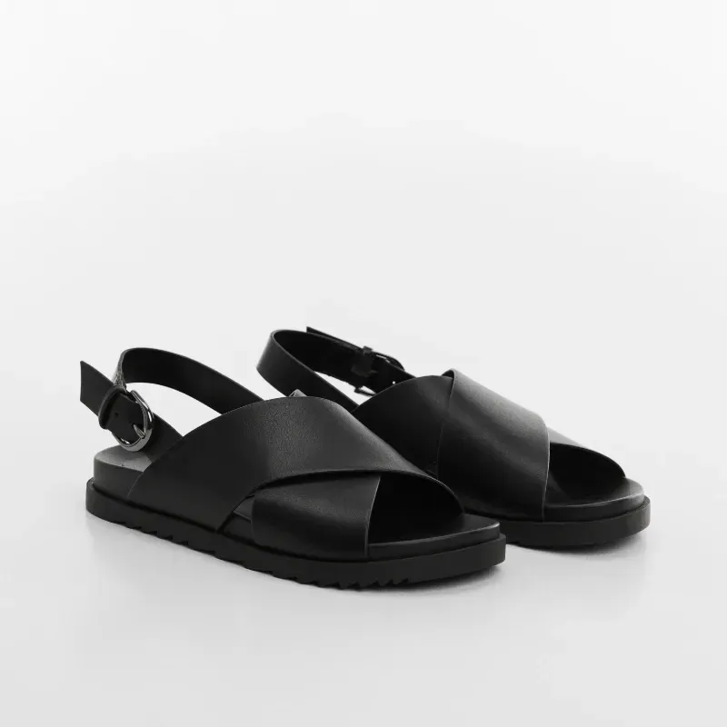 Sandalia tiras hebilla