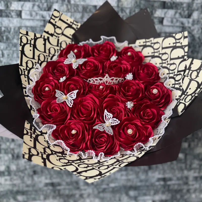 Ramo Buchón rojo con tiara