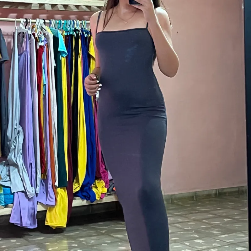 Vestido largo gris oscuro cerrado