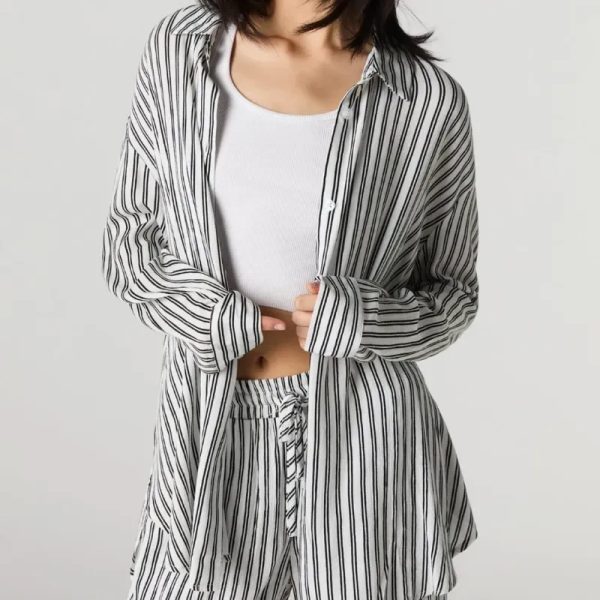 Camisa de rayas negra y blanca