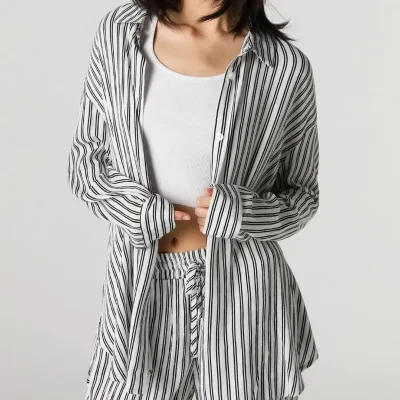 Camisa de rayas negra y blanca