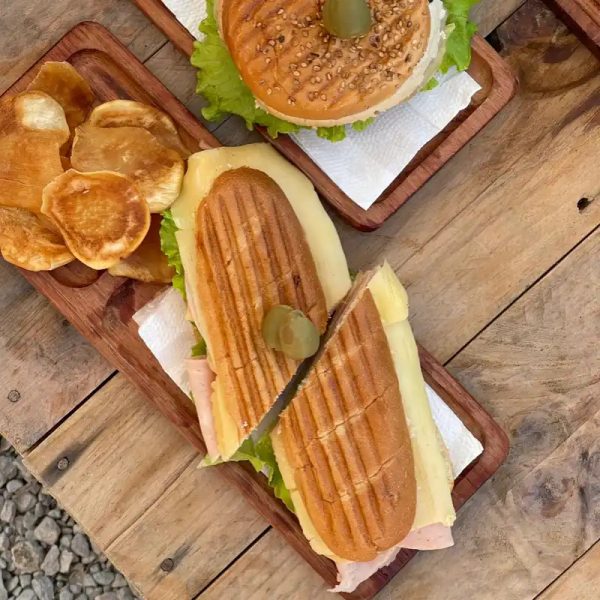 Sándwich de jamón y queso
