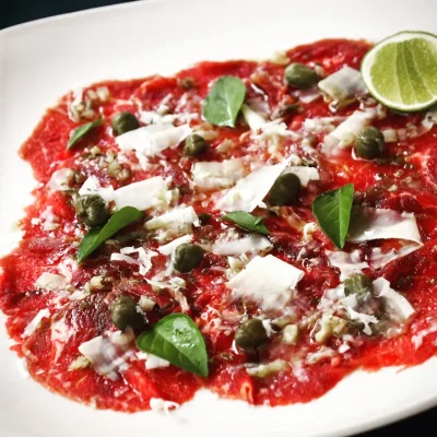 Carpaccio de Res con Hierbas Aromáticas