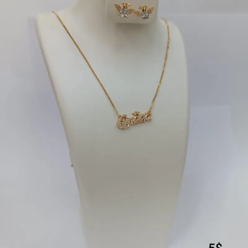 Juego de cadena y aretes