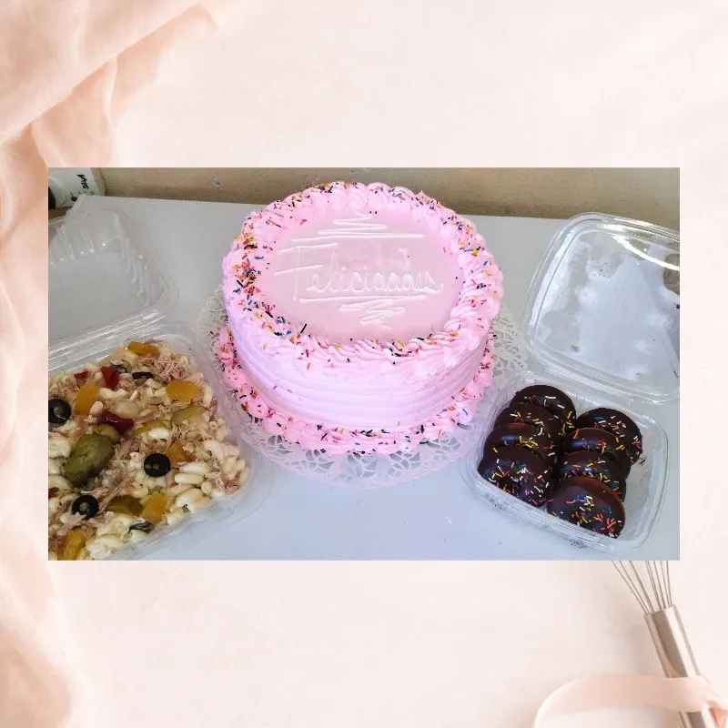 Combo cake/ensalada fría y 1 pack de 12 donas.