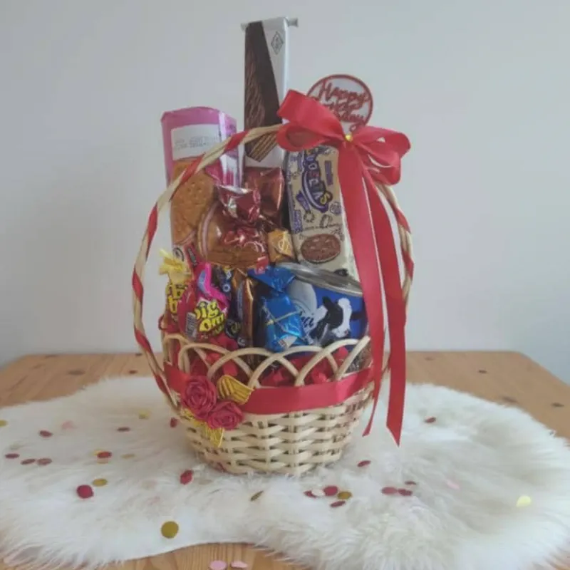 Cesta personalizada con confituras