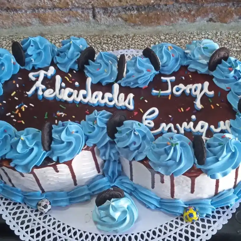 Dobles decorados con cobertura de chocolate y confituras