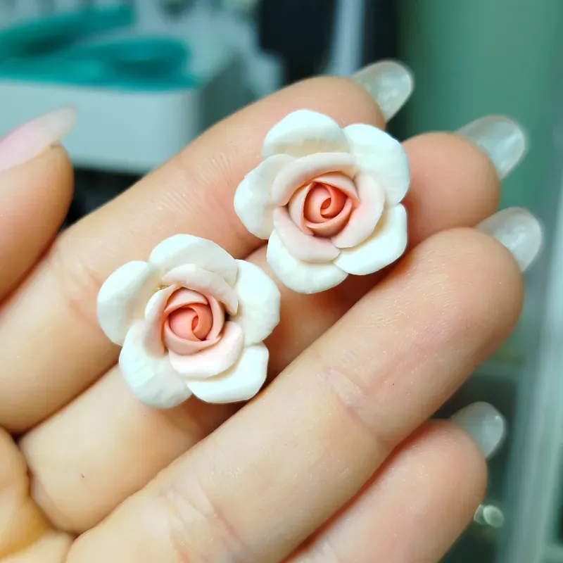 ✨Aretes de Rosas Blancos✨