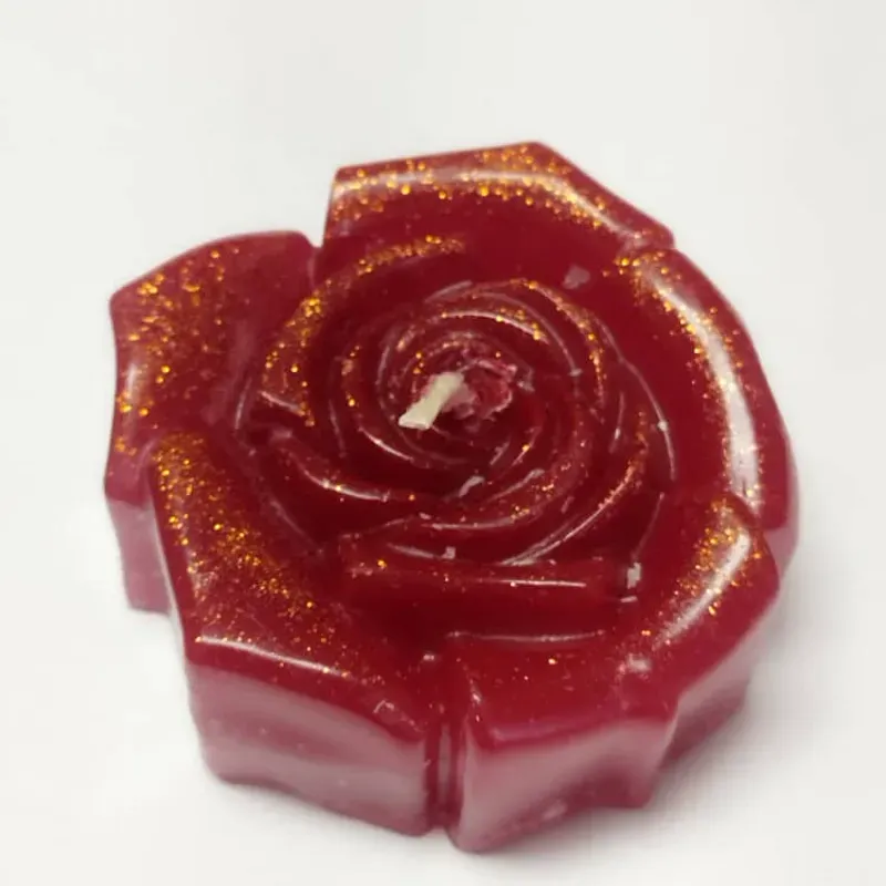  *Vela decorativa en forma de rosa*