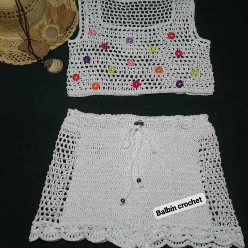 Tops blanco con mini florecitas.