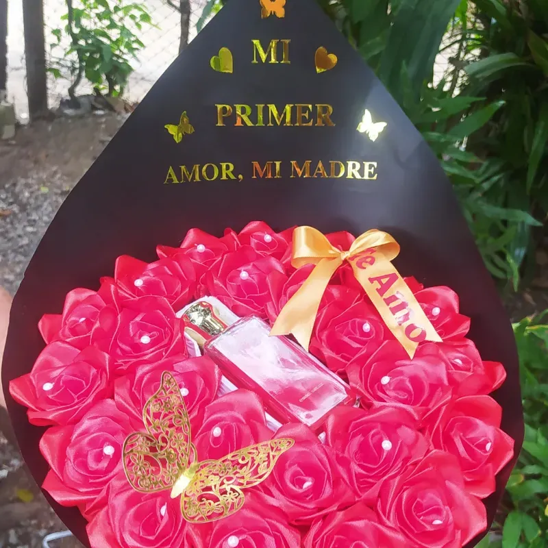 Ramo de rosas con perfume