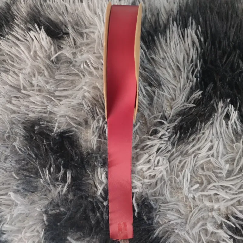 Cinta de satín de 2,5 cm rojo vino