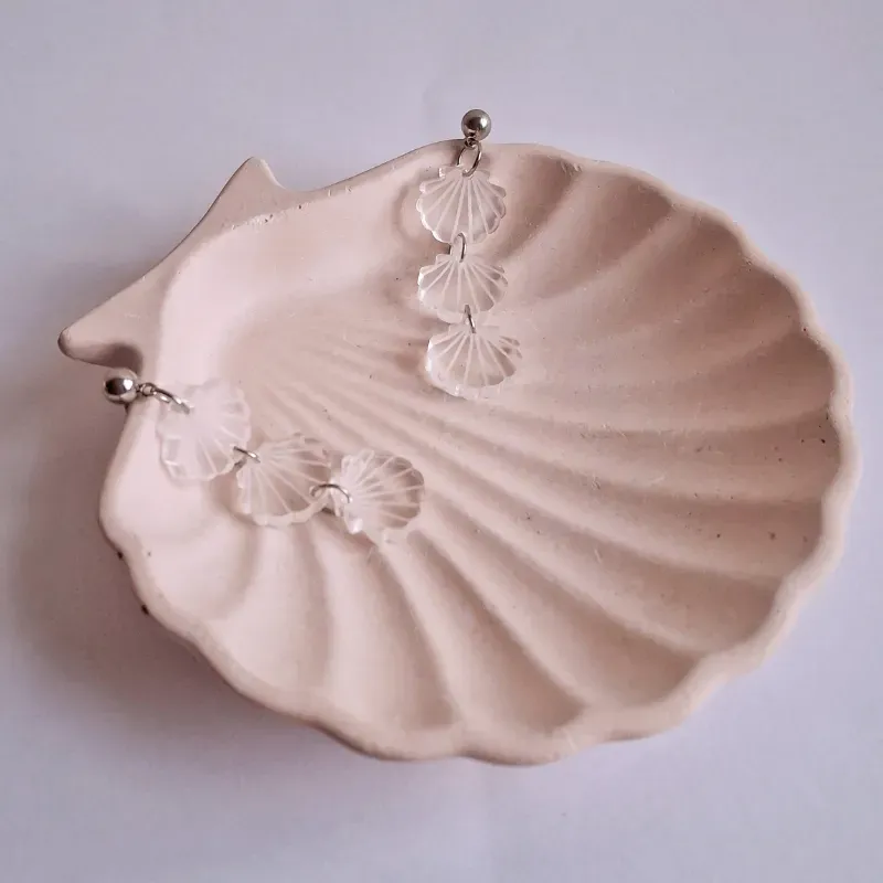 Pendientes tres conchitas transparentes